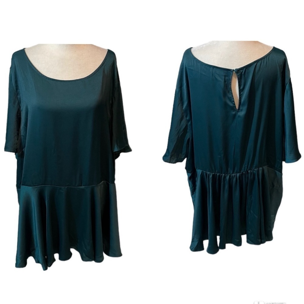 Torrid size 4 winter green short sleeved blouse
